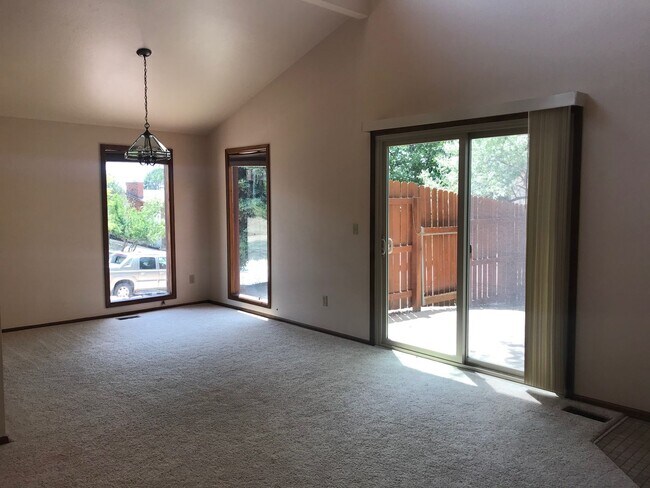 Building Photo - 5292 Cracker Barrel Cir