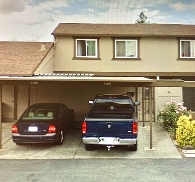 Building Photo - 3 Bed 1.5 Bath Townhouse in Antioch -- COM...