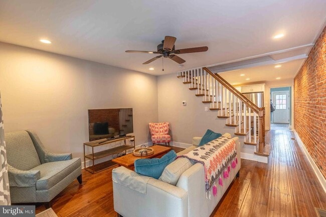 Building Photo - 216 W Lafayette St