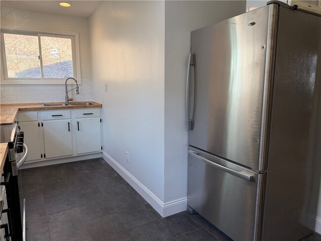 Building Photo - 6 Thorn St