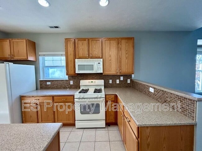 Building Photo - 6606 Reserve Dr