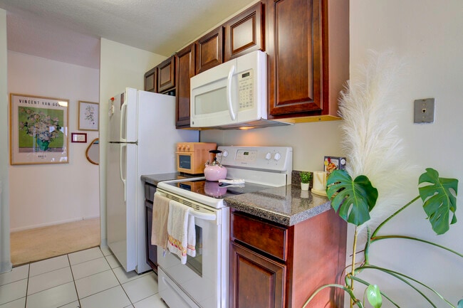 Building Photo - 65 E Scott St