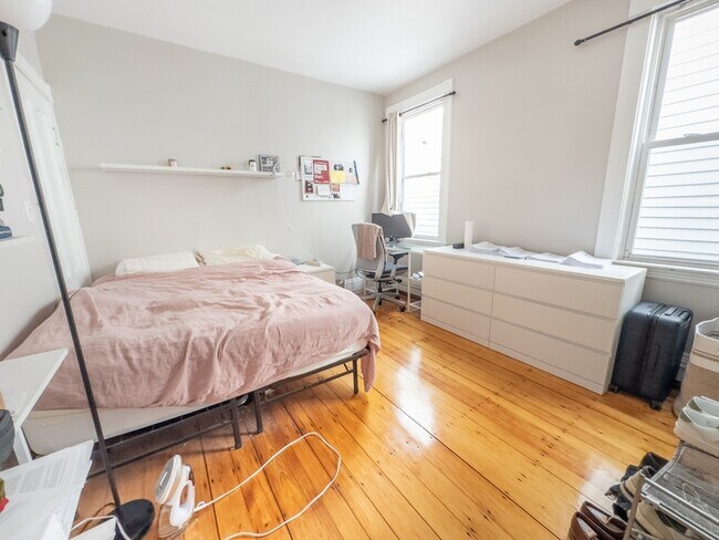 Building Photo - 589 Franklin St