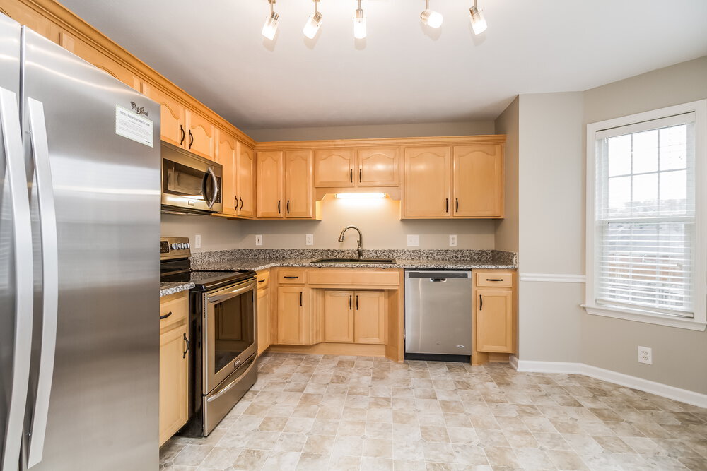 Building Photo - 2910 Iona Dr