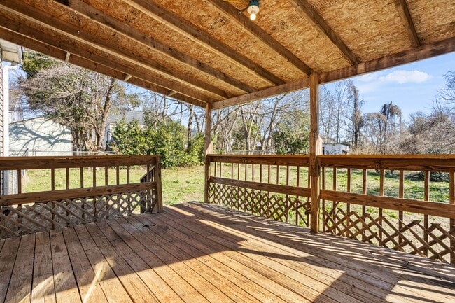 Building Photo - Three Bedroom Retreat in Greer, SC