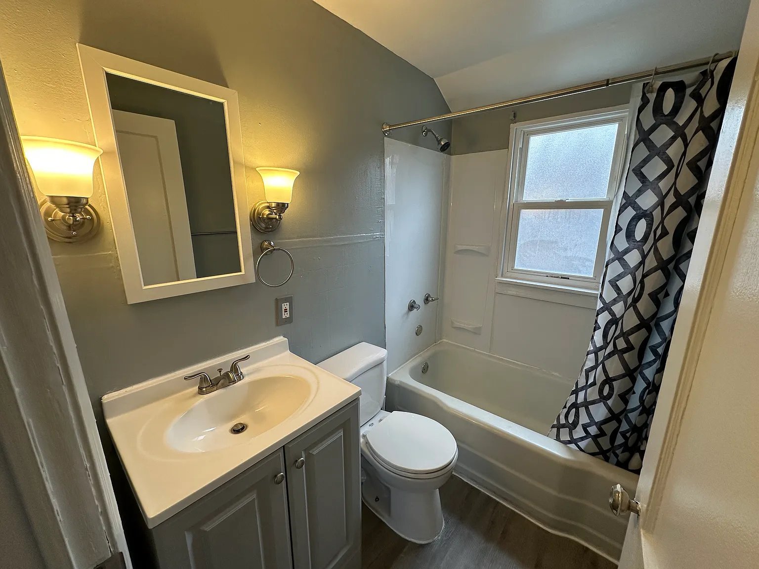 Building Photo - 712 Taunton Pl