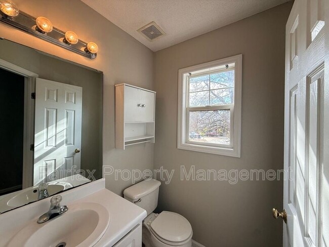 Building Photo - 2508 Lilymount Dr