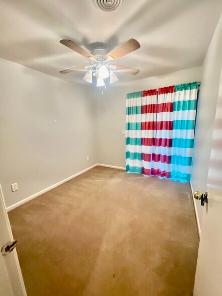 Building Photo - 301 Harbor Heights Dr