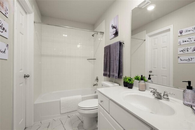 Building Photo - 17010 Bainham Forest Trl