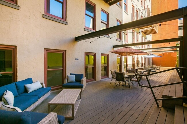 Building Photo - Eccentric 2 Bedroom 2.5 Bathroom Condo In ...