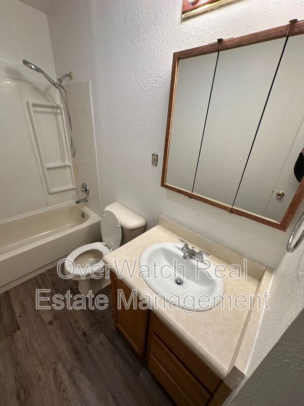 Building Photo - 3706 Iowa Dr