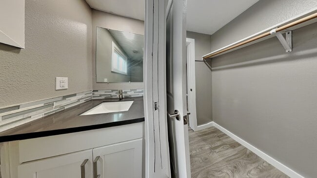 Building Photo - 1105 S Woodlawn St