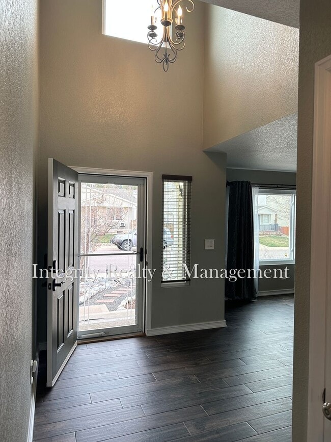 Building Photo - 7402 Eagle Rock Dr