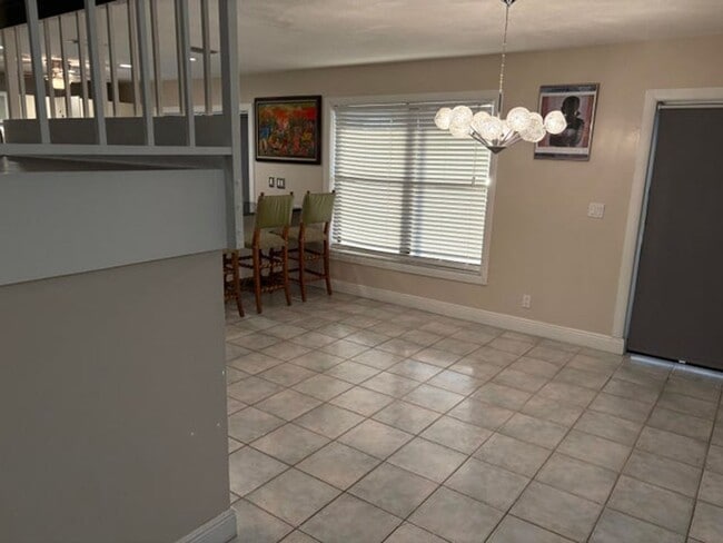 Building Photo - 5855-5855 Northpointe Ln