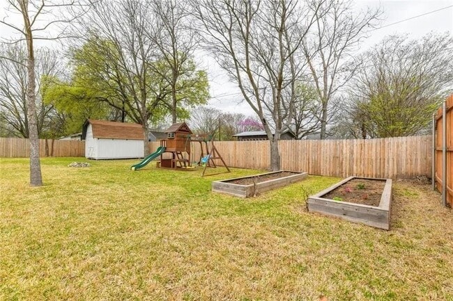 Building Photo - 13313 Effingham St