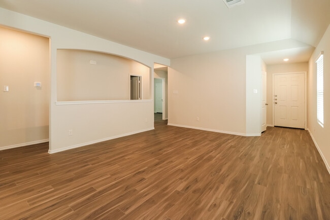 Building Photo - 2433 Carp Dr