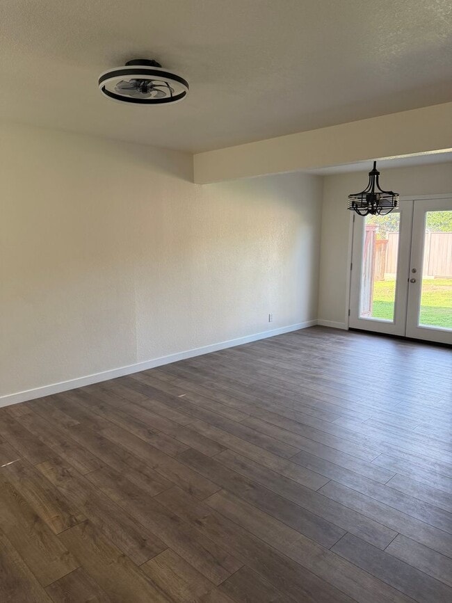 Building Photo - Fullerton Single Story Beauty