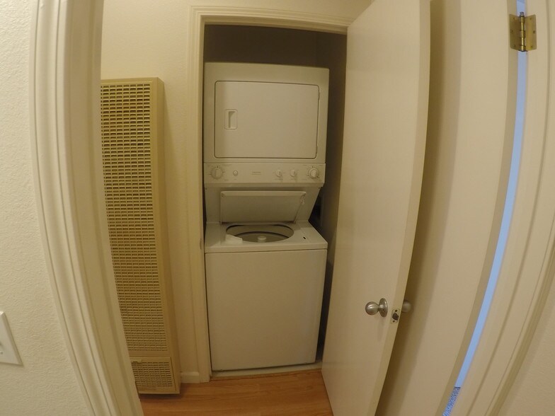 Optional In Apt Laundry - 425 8th St