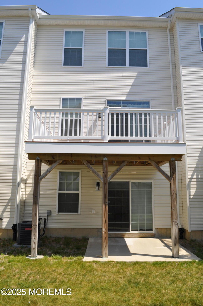Building Photo - 304 Discovery Rd