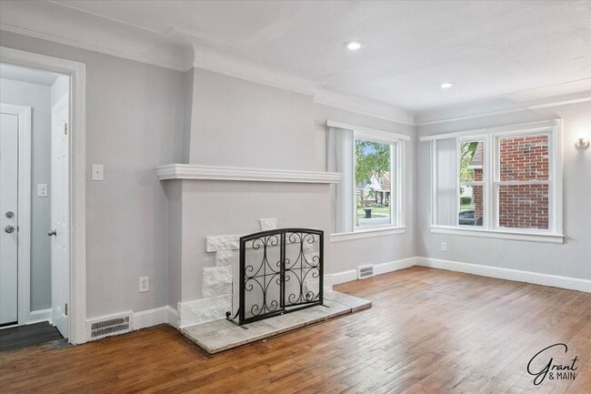 Building Photo - $1250 3 bedroom bungalow