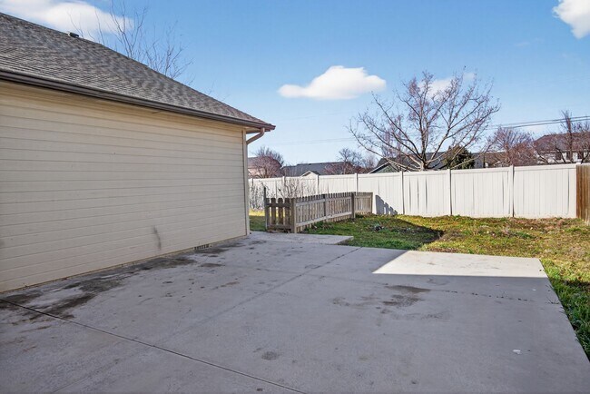 Building Photo - Spacious Home in Quiet Star Cul-de-Sac with Large Yard