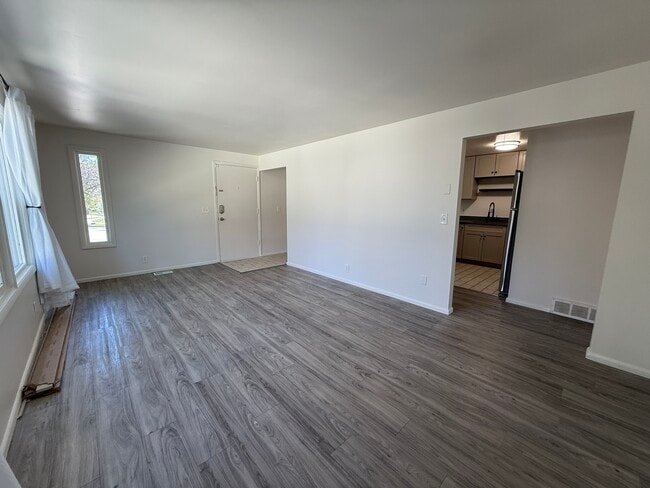 Building Photo - 451 N Montgomery St