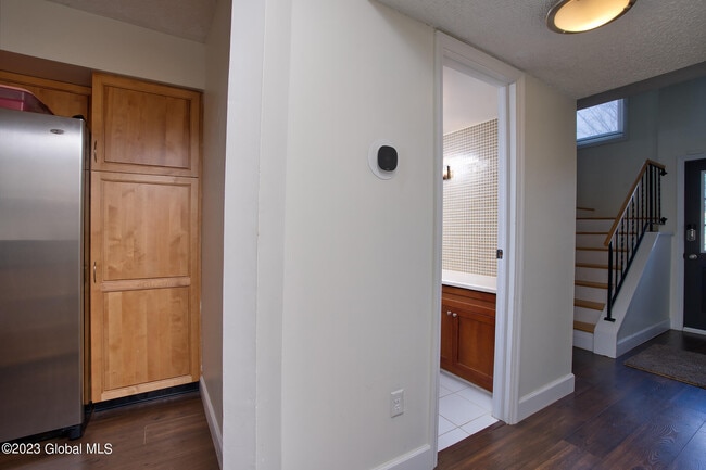 Building Photo - 416 Greenhill Ct