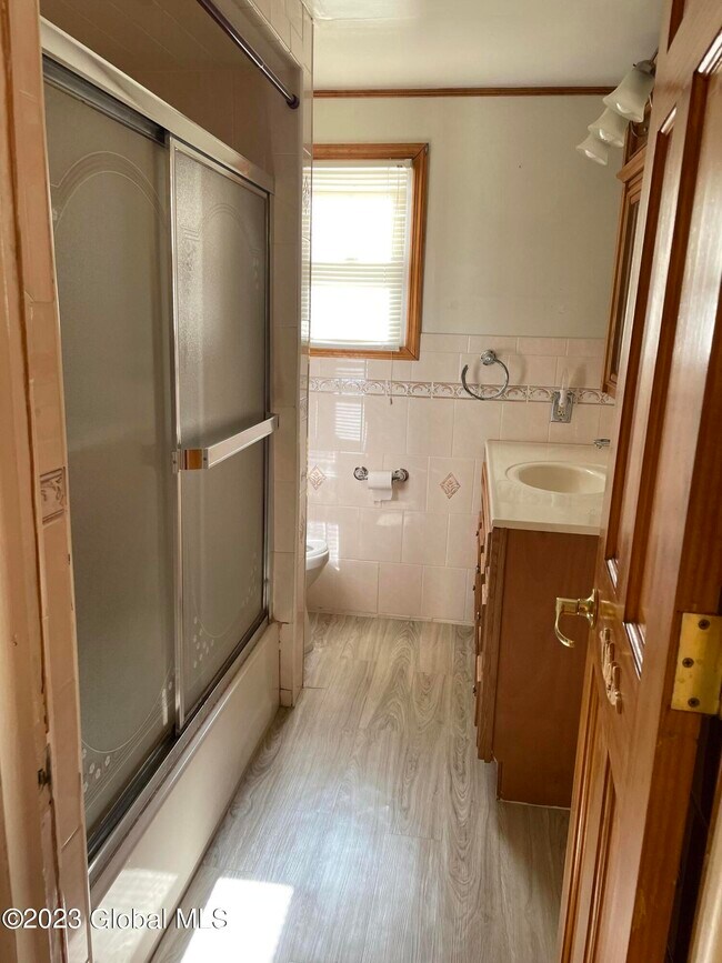 Building Photo - 1576 Carrie St