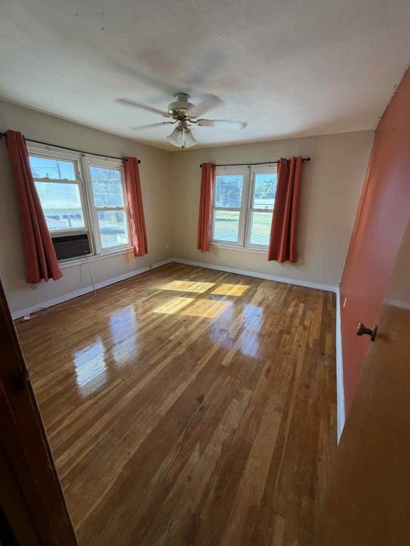 Building Photo - 910 N 14th St