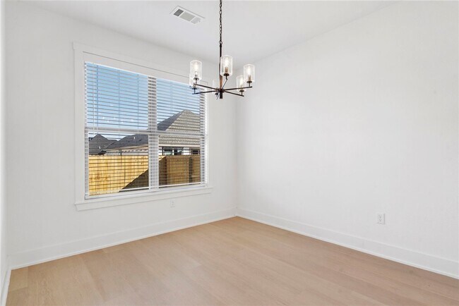 Building Photo - 6902 SW Basswood Ave