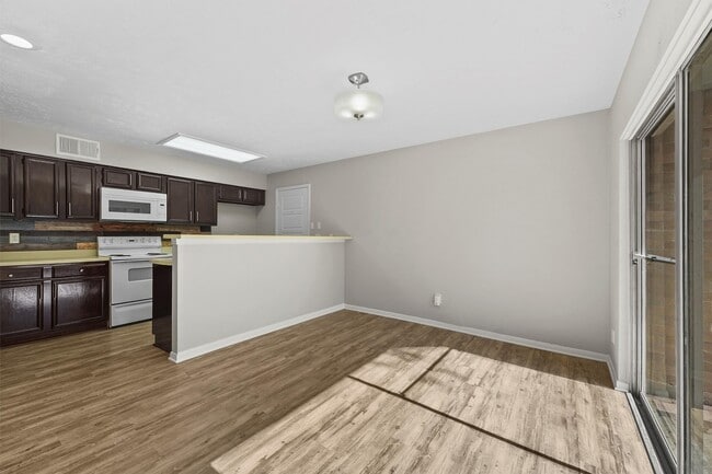 Building Photo - 16723 Quiet Trail Dr