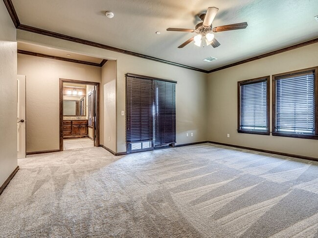 Building Photo - Luxury Edmond Townhome Overlooking Waterfa...