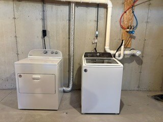 Building Photo - 598 Main St