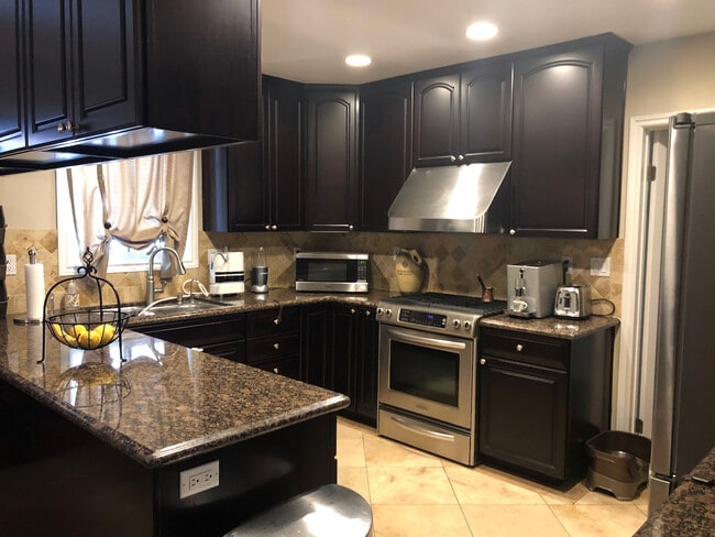 Building Photo - 2118 Ernest Ave