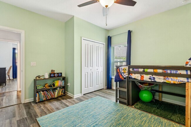 Building Photo - Spacious 4 Bed / 4 Bath Home with Upgrades...