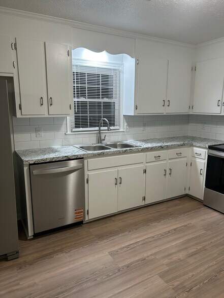 Building Photo - 5290 Waterlick Rd