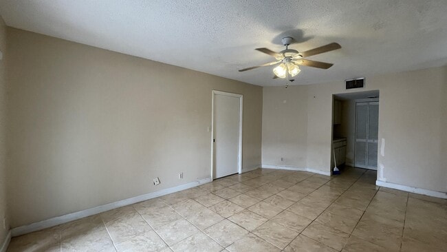 Building Photo - 109 Gardens Dr