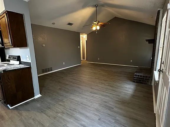 Building Photo - "Charming 3-Bedroom Haven with 2 Full Baths in Everman, TX - 1398 Sq Ft of Comfort!"