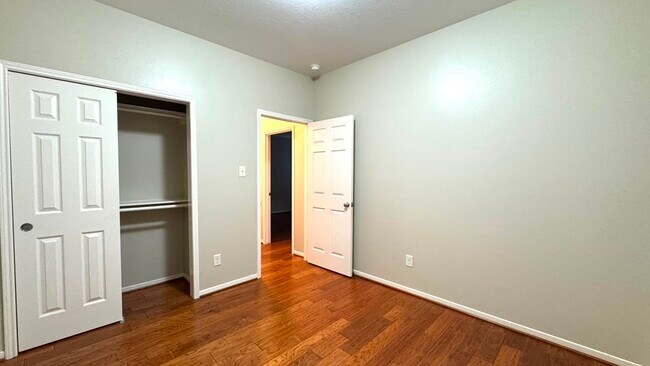 Building Photo - 8923 Willow Wind Ln