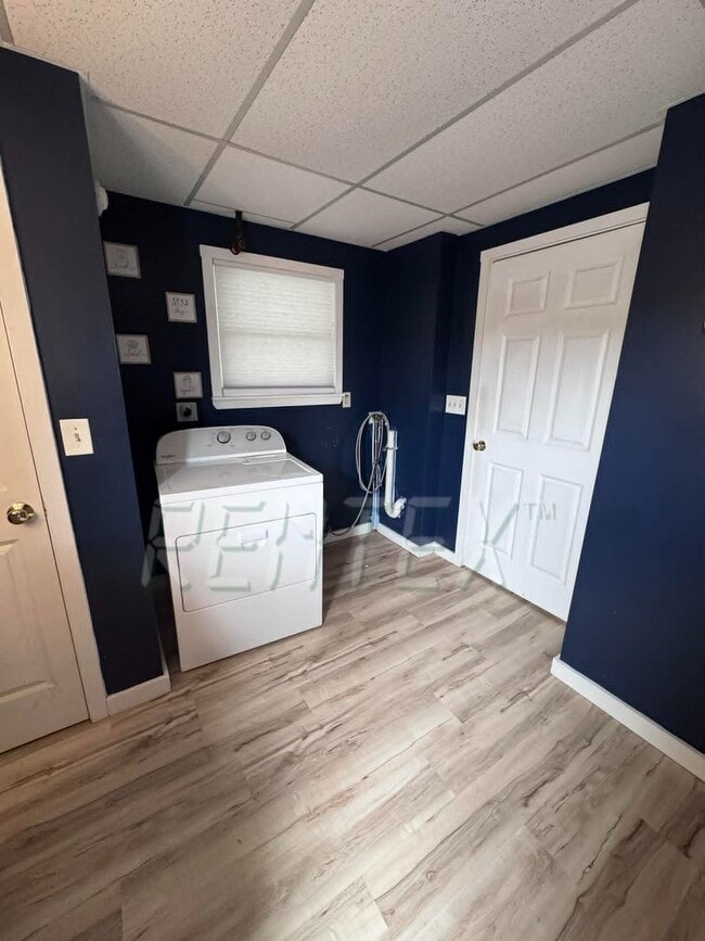 Building Photo - Apartment in Downtown Lisbon Falls