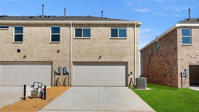 Building Photo - 3720 Paradise Way