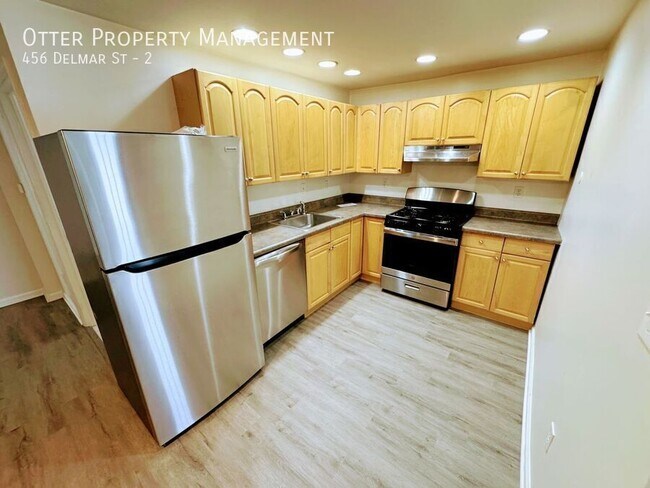 Building Photo - 456 Delmar St