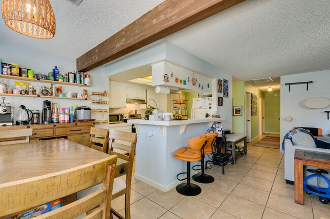 Building Photo - Cute and Cozy 2-bedroom 2-bathroom Townhom...