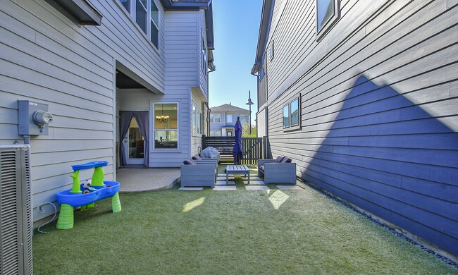 Building Photo - 18618 Admiration Dr