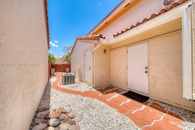 Building Photo - 10000 SW 147th Ct