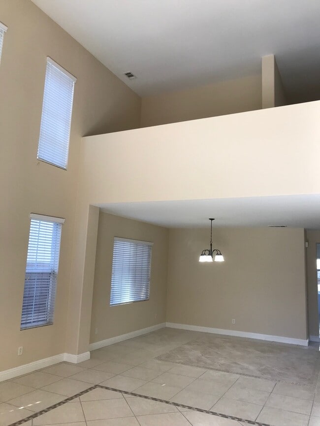 Building Photo - Nice House 5 beds 3.5 bath for lease in Ea...