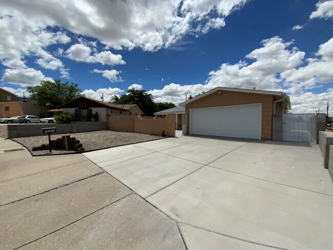 Building Photo - 4 Bedroom Single Story Home Available Near Tramway Blvd NE & Lomas Blvd NE!