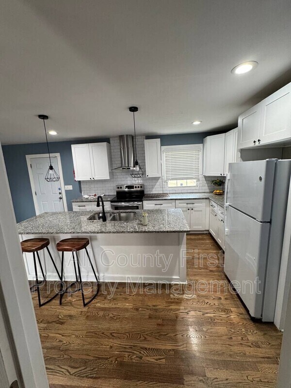 Building Photo - 656 Cedar Ave NW