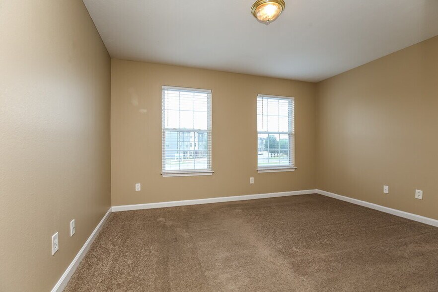 Building Photo - 4080 Nir Shreibman Blvd