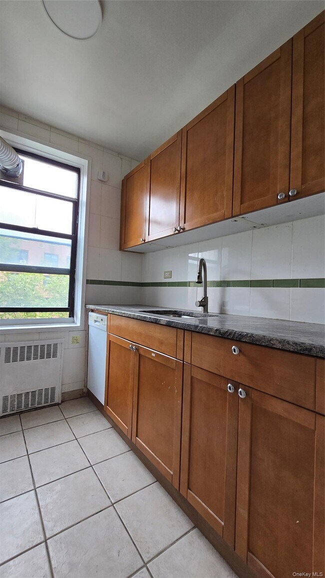 Building Photo - 141-60 84th Rd